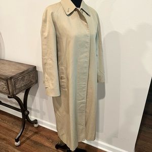 EUC womens Burberry rain coat